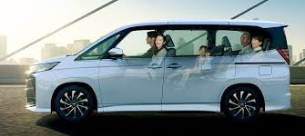 2025年ノアマイナーチェンジ情報：新機能とデザインの変化とは？ | カーリース・車リースのお役立ち記事 | 車リースのリースナブル