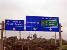 Dan lebih edan lagi, lantai papan loteng itupun nggak kalah berisiknya. Setiap Huruf Warna Bentuk Pada Signboard Di Jalan Raya Ada Maksud Tersendiri Rujuk Sini
