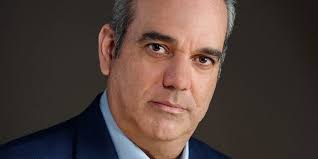 Luis Abinader expone ante Foro Compromiso Santiago 2020