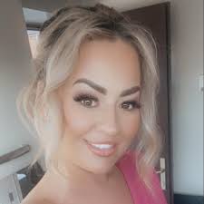 Can anyone recommend a make up artist that can do pinups for 2 ladies going  to a wedding in June local x