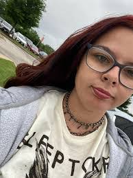 Kitty Hewitt's Instagram, Twitter & Facebook