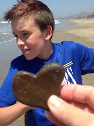 Tiny crab rock art with pearl