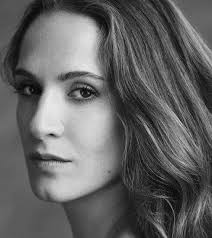 Bellezza e sostenibilità: allo Stabile una mostra ridà nuova vita a vecchi  oggetti di scena