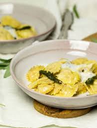 Ravioli Mit Kase Speck Fullung Und Tellern Von Cookinglife Ubersee Madchen Rezept Ravioli Fullung Rezept Ravioli Ravioli Fullung