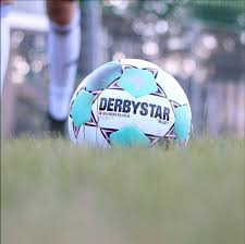 At the top of the german football league system, the bundesliga is germany's primary football competition. Derbystar Bundesliga Fussball Kaufen Offizieller Liga Ball Shop