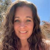 Stephanie Olson's Instagram, Twitter & Facebook