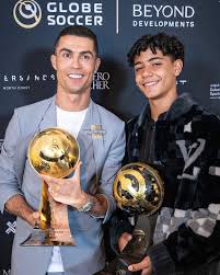 Phong cách thời trang của con trai Ronaldo - Báo VnExpress Giải trí