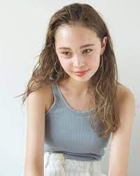 セミロングのヘアスタイル ヘアアレンジ 髪型20選 パーマ 前髪あり 前髪なし 黒髪 外ハネを紹介 lala magazine ララマガジン ロング パーマ 前髪なし パーマヘアスタイル パーマ