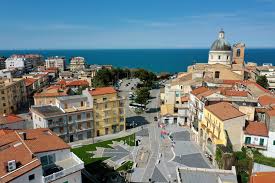 Órtōn) is a coastal town and municipality of the province of chieti in the italian region of abruzzo, with some 23,000 inhabitants. Comune Di Ortona Photos Facebook