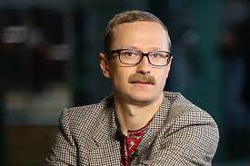 Щур додав, що під час очікування поліціянтів встиг обійти прилеглі до місця інциденту офіси та зазнімкував запис із однієї з камер спостереження, який надіслав начальникові райвідділку. Kto Takoj Na Samom Dele Majkl Shur Vsya Pravda O Torontovskogo Zhurnalista Ru Star Korupciya Com