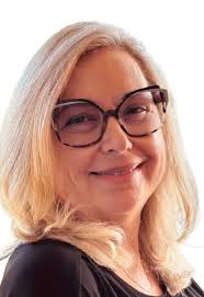 Joanne Pilon's Instagram, Twitter & Facebook