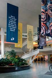 F rölunda torg köpcentrum i västra göteborg var europas största köpcentrum när det invigdes 1966. File Hall In Frolunda Torg 2 Jpg Wikimedia Commons