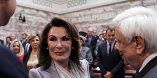 Ανήκω λοιπόν σε αυτούς που έχουν. Gianna Aggelopoyloy Enwsi Gr