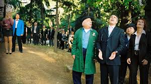 Hababam sınıfı'nda artık eskide kalmış olan çocuk şakalarını yapmaya devam eder. Hababam Sinifi Merhaba Filmi Fox