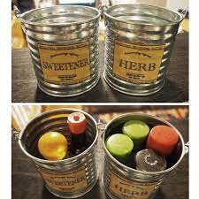 ehami minami on instagram 詰め替えしづらい100均の調味料や 七味唐辛子を 見せる調味料棚に置きたくて セリアの ガーデンブリキ缶ハンドル付 にラベルをデコパージュ 高さほぼぴったりで 隠れる 賃貸diy diy 調味料 ラベル インテリア 収納