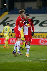 Enock mwepu (fc red bull salzburg) header from the centre of the box is just a bit too high. Ug4raqh7bvy 4m