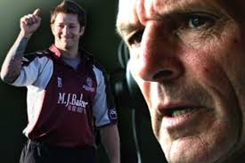 Commentator retires hurt after smashing six