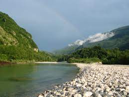 Перевод слова river, американское и британское произношение, транскрипция, словосочетания, однокоренные слова, примеры использования. Living Rivers Foundation