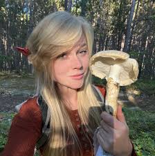 Had an incredible time at the Ohio Mushroom Festival being able to share my  passion and geek out alongside incredibly intelligent and talented fungi  fanatics! 🍄❤️✨🌳 Photos are labeled with people and