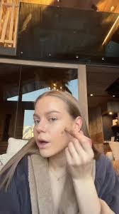 Laura Plank's Instagram, Twitter & Facebook