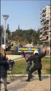 Η αλίκη είπε μια ωραία ιστορία. Nea Smyrnh Me Xhmika Kai Kynhghto Apanthsan Ta Mat Sthn Orgismenh Diadhlwsh Twn Katoikwn Videos Documento