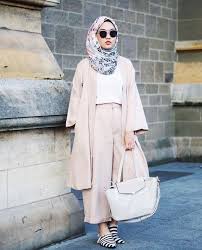 Kumpulan model kebaya terkini yang kami tampilkan berikut ini bisa menjadi sumber … Pada Halaman Ini Anda Akan Temukan Berbagai Model Baju Lebaran Terbaru Tahun 2017 Yang Dapat Anda Inspirasi Fashion Hijab Model Pakaian Muslim Pakaian Fashion