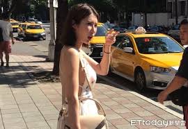 Mc ceja was born in arecibo, puerto rico, but he was raised both in brooklyn. Få¥¶è¾å°¤é æ­£é¢å¨é çä¹³åºåº­mcå§é¦é²é¢ èªªè¬ Ettodayç¤¾ææ°è Ettodayæ°èé²