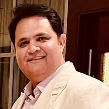 UAE's biggest contest: Win UAE's largest pizza by following the below  steps: 1. Like our page!! ♥️ 2. Comment your favorite Russo's pizza and tag  3 friends in the Comments section 3.