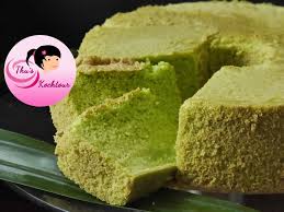Pandan chiffon cakeingredients 100 g cake flour1 tsp baking power40 g sugar1/4 tsp salt50 g vegetable oil40 g coconut milk30 g pandan water4 egg yolks (m)===. Eng Sub Chiffon Pandan Cake Chiffon Pandan Kuchen Banh Bong Lan La Dua Youtube
