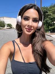 Angela Marie's Instagram, Twitter & Facebook