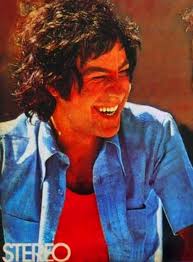 Singer, song writer, actor & wants to be a painter management: Sirma Sacli Hallerini Gorunce Anlik Bir Saskinliga Sebep Olan 21 Sacsiz Unlu Onedio Com