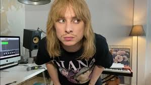 Who wrote “#hot16challenge2” by Ralph Kaminski?