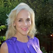 Annie Weis's Instagram, Twitter & Facebook