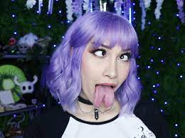Kiwi 🌙 on X: Found casual ahegao in the tongue split video. Great.👅  t.coWKbLUYpvzF  X