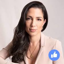 En temas no tan importantes... ¡Quiero que sean ustedes quienes escojan mi  foto para la papeleta! Para escoger la primera denle "like" a este post y  para escoger la segunda denle "love".