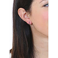 Donna Mash's Instagram, Twitter & Facebook