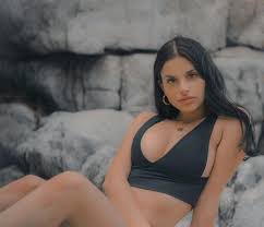 Francesca Kuzmanic - Free pics, galleries & more at Babepedia