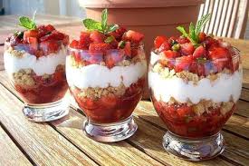 Tartare De Fraises Pistaches Et Sables Recette Recettes Recipes Desserts With Biscuits Desserts Et Dessert Recipes