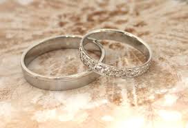 Die Eheringe Munia Sind Wundervolle Symbole Zum Besiegeln Der Ewigen Liebe 3 Trauringe Hochzeit Hochzeit Ringe Eheringe Ehering Vintage
