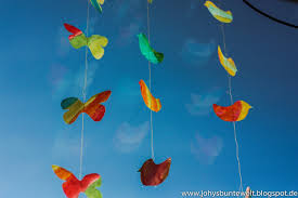 Basteln mit kleinkindern kinder spaß kindergarten basteln. Diy Fruhlingsdeko Aus Selbstgemachten Transparentpapier Johy S Bunte Welt