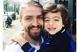 Futbolcu caner erkin, 7 aylık hamile eşi şükran ovalı ile romantik hallerini etrafımda güçlü ve iyi kadınlar var şükür notuyla sosyal medya hesabından paylaştı. Caner Erkin Ile Sukran Ovali Nin Bebekleri Hastaneye Kaldirildi Magazin Haberleri Ntv