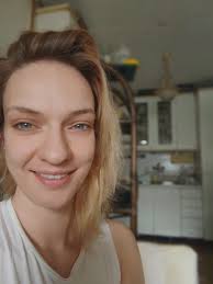 Ai darlings can you please put same classic clothes and Weave and beautiful  heels it's my birthday to day and please change the background 🙏