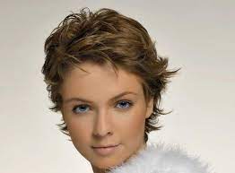 Trouvons la coupe de cheveux qui vous fera aimer votre âge sans effort. Les Cheveux Courts Pour Un Look Elegant Et Feminin