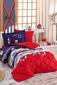 Cotton box, sarev, taç gibi seçkin marka ve model nevresim takımları ve yatak örtülerinin satışının yapıldığı online alışveriş sitesi. Tek Kisilik Uyku Seti Modelleri Ve Fiyatlari Trendyol