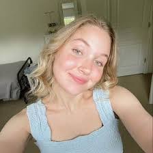 Ashleigh Pollard's Instagram, Twitter & Facebook