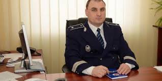 Din cercetarile facute de politistii de la rutiera, reiese ca soferul de pe autoturism venea de pe sensul opus, dar a pierdut controlul volanului si a intrat in masina de politie, care circula regulamentar. Comisar Sef Din PoliÅ£ia Iasi In CÄƒrÅ£i Pentru A Deveni Adjunct Al Ipj Vaslui Ziarul De Vaslui