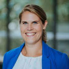 She was born in 1990s, in millennials generation. Laura Lehmann Studiengangskoordinatorin Tubs Gmbh Tu Berlin Sciencemarketing Xing