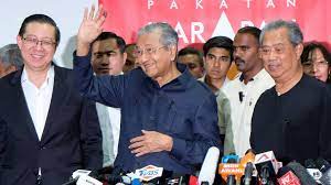 Ikuti berita terkini kami menerusi link di profile untuk live tv, ikutinya melalui astroawani.com telegram t.me/astroawani. Malaysia S Mahathir Gets Down To Work After Historic Poll Win Cgtn