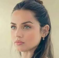 Helen Mccoy's Instagram, Twitter & Facebook