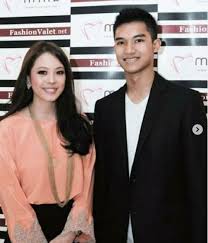 Merupakan seorang usahawan, personaliti televisyen dan pengasas bersama jenama fashionvalet. Dari Seorang Blogger Kini Vivy Yusof Lakar Ulang Tahun Ke 10 Jadi Usahawan Berjaya Edisiviral